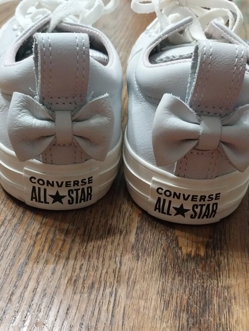 Women's Converse Chuck Taylor All Star Mad Ox Leather Bow Low-top Sneakers